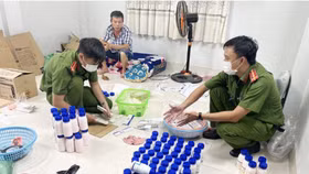 Công an An giang tạm giữ hình sự một đối tượng sản xuất, buôn bán thuốc bảo vệ thực vật giả