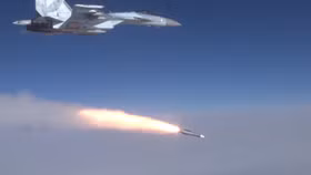 Video Tiêm kích đa nhiệm Su-35S phóng tên lửa không đối không tiên tiến R-37M