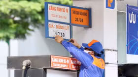 Giá xăng được dự báo tiếp tục tăng vào ngày mai