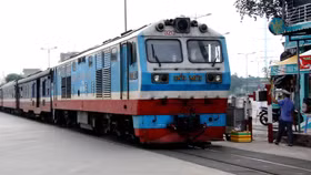 Bộ Giao thông Vận tải muốn kéo dài niên hạn đầu máy, toa xe đường sắt