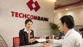Techcombank có chịu sức ép niêm yết?