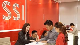 Uỷ ban Chứng khoán ban hành một loạt quyết định xử phạt vi phạm trên thị trường chứng khoán