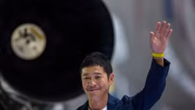 Tỷ phú Nhật Bản tuyển chọn 8 người cùng tham gia thám hiểm mặt trăng