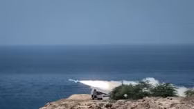 Iran tuyên bố tập trận tên lửa "đánh chìm mẫu hạm Mỹ" đã thành công