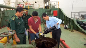 Tăng cường ngăn chặn hoạt động buôn lậu xăng dầu, than trên các tuyến biên giới, vùng biển
