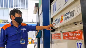 Giá xăng tăng lần thứ 5 liên tiếp