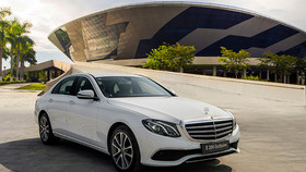 Mercedes-Benz E 200 Exclusive 2020 ra mắt, giá 2,3 tỷ đồng