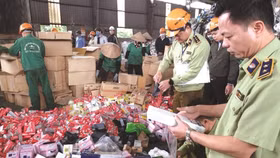 Chính phủ chỉ đạo tăng cường chống buôn lậu, gian lận thương mại và hàng giả