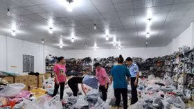 Đoàn liên ngành 389 tỉnh Tuyên Quang thu giữ số lượng lớn quần áo, phụ kiện thời trang nhập lậu