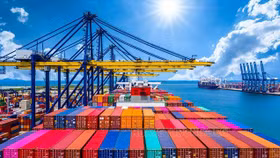 Việt Nam xuất siêu kỷ lục trong nửa đầu tháng 10