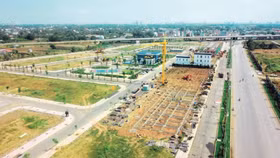 Thị trường bất động sản: Hạ nhiệt nhưng giá vẫn... "lơ lửng bay"