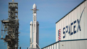 SpaceX giành được hợp đồng trị giá 100 triệu USD để phát triển tên lửa giao hàng "siêu cấp"