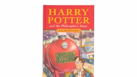 Ấn bản “Harry Potter và Hòn đá phù thủy” đầu tiên vừa được bán với giá 11 tỷ đồng