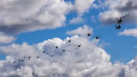 Quân đội Mỹ tiến hành diễn tập tiến công đường không ở Hawaii