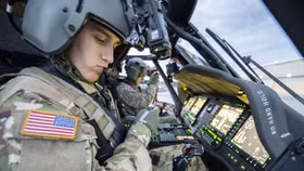 Mỹ nâng cấp buồng lái kỹ thuật số cho trực thăng UH-60V Black Hawk