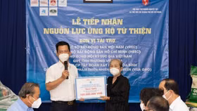 VREC và HREC trao tặng 11 tấn gạo và 200 triệu đồng cho Hội bảo trợ người khuyết tật và trẻ em mồ côi TP.HCM