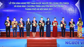 Điện Quang nhận giải thưởng “Hàng Việt Nam được người tiêu dùng yêu thích”