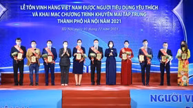Điện Quang nhận giải thưởng “Hàng Việt Nam được người tiêu dùng yêu thích”