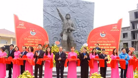 Khánh thành công trình Tượng đài Anh hùng liệt sỹ Nguyễn Viết Xuân