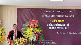 Ra mắt cuốn sách đầu tiên về “cuộc chiến sinh tử” phòng chống Covid-19