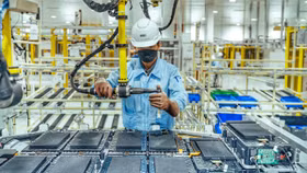 VinES và Li-Cycle ký hợp đồng tái chế pin dài hạn