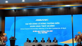 ABBank không chia cổ tức, tạm hoãn niêm yết