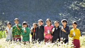 Vinamilk đồng hành cùng Cặp lá yêu thương “Trao cơ hội đi học, cho cơ hội đổi đời"