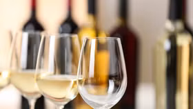 Mỹ áp thuế rượu vang, phụ tùng máy bay từ Pháp, Đức trong bối cảnh tranh chấp với EU