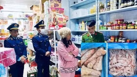 Phát hiện hơn 2 tấn thực phẩm không rõ nguồn gốc ở Lạng Sơn