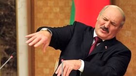 Tổng thống Belarus: Uống vodka để... “trị Covid-19"