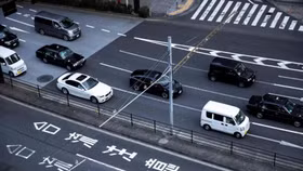 Nhật Bản đặt mục tiêu loại bỏ xe chạy xăng vào 2030, thúc đẩy “tăng trưởng xanh”