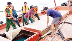 Thu giữ hàng chục nghìn lít dầu DO không rõ nguồn gốc trên vùng biển Côn Đảo