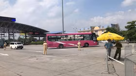 Hà Nội: Đóng cửa ngõ, cấm xe cá nhân ra vào thành phố, trừ xe "luồng xanh"