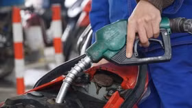 Doanh nghiệp bán lẻ xăng dầu bán nhà đất, xe... để duy trì hoạt động