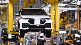 Ô tô lắp ráp trong nước được giảm 50% lệ phí trước bạ, nhưng vẫn chịu nguyên thuế VAT