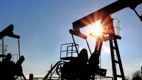 Lo giá dầu, IEA hối thúc OPEC cắt giảm sản lượng