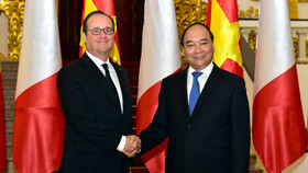 Món quà Thủ tướng Nguyễn Xuân Phúc tặng Tổng thống Pháp Hollande