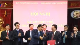 Ban Tổ chức Trung ương và Hội đồng Lý luận Trung ương ký kết quy chế phối hợp công tác