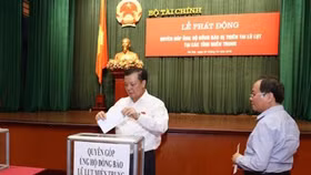 Bộ Tài chính ủng hộ 500 triệu đồng cho các tỉnh miền Trung bị lũ lụt