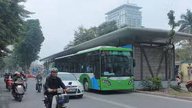 Lấn làn dành riêng cho buýt nhanh sẽ bị phạt nguội
