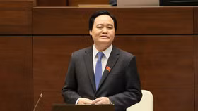 Bộ trưởng GD-ĐT Phùng Xuân Nhạ trả lời chất vấn trước Quốc hội