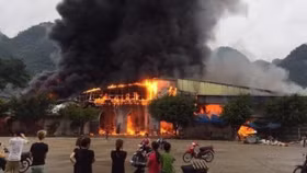 Cháy lớn thiêu trụi chợ cửa khẩu Tân Thanh, Lạng Sơn