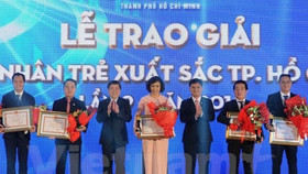 Trao giải Doanh nhân trẻ xuất sắc TP.HCM năm 2016