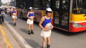 Giả bụng bầu, trượt patin náo loạn đường phố - Kids Plaza bị thanh tra