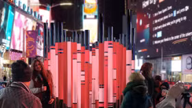 Độc đáo biểu tượng trái tim Valentine tại Quảng trường Thời đại