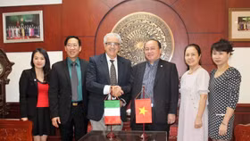 Chủ tịch HBA tiếp Chủ tịch HĐQT e-PlatForm của Italia