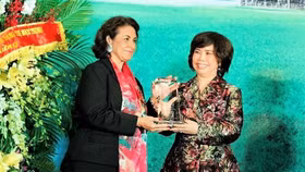 Bà Thái Hương được trao Giải thưởng Đại sứ Thương mại toàn cầu