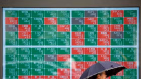 Chứng khoán châu Á tăng, đồng Đô la mất giá sau tin Fed chuẩn bị cắt giảm lãi suất