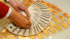 Giá vàng “bất động” sáng đầu tuần, bán ra 117,2 triệu đồng mỗi lượng