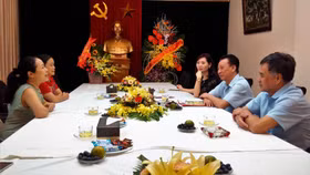 Tạp chí Thương gia chúc mừng 20 năm ngày thành lập Hội đồng Lý luận Trung ương